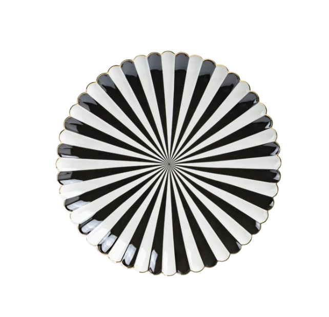 black-and-white-scalloped-charger