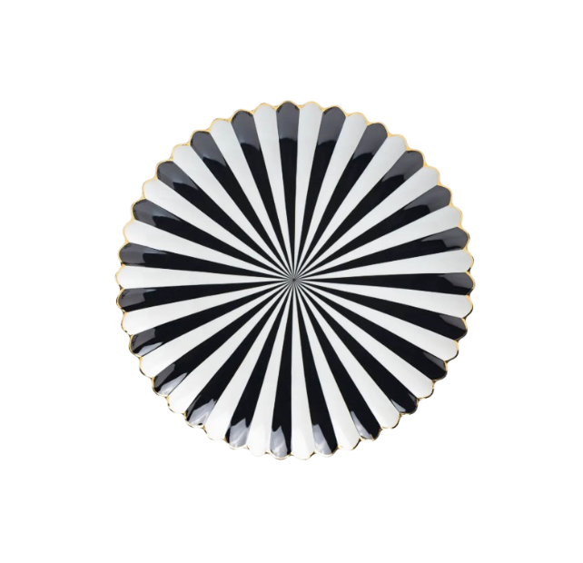 black-and-white-scalloped-dinner-plate